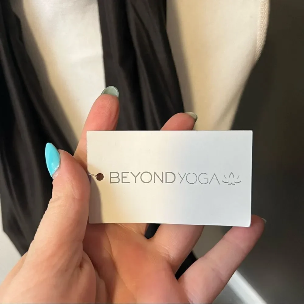 BEYOND YOGA Infinity Hidden Pocket Scarf NWT Black